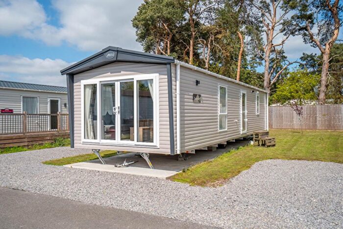 2 Bedroom Mobile/park Home For Sale In Hull Road, York, YO41