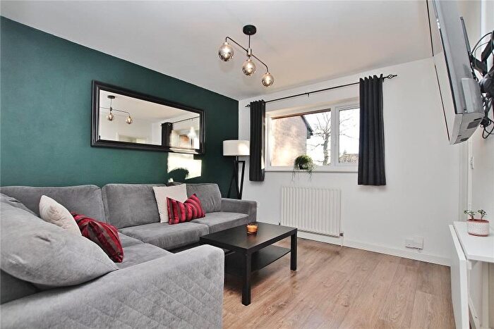 1 Bedroom Flat To Rent In Knaphill, Woking, GU21