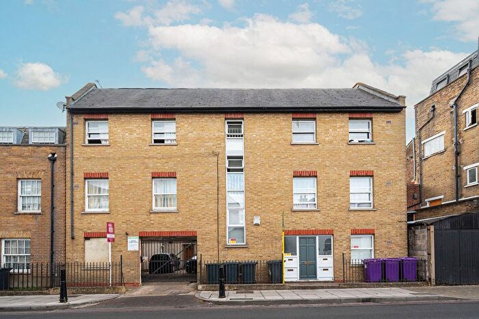 1 Bedroom Flat To Rent In Bow Common Lane, Bow, London, E3