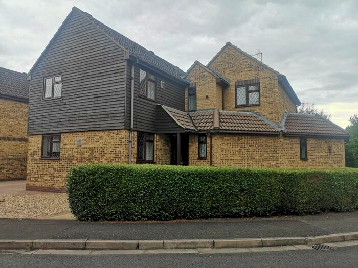 5 Bedroom Link Detached House To Rent In Wokingham, Berkshire, RG41