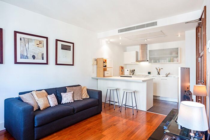 2 Bedroom Flat For Sale In Praed Street, London, W2