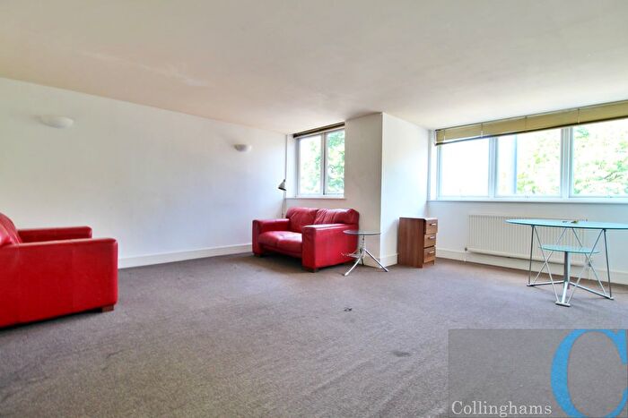 2 Bedroom Flat To Rent In East Hill, London, SW18