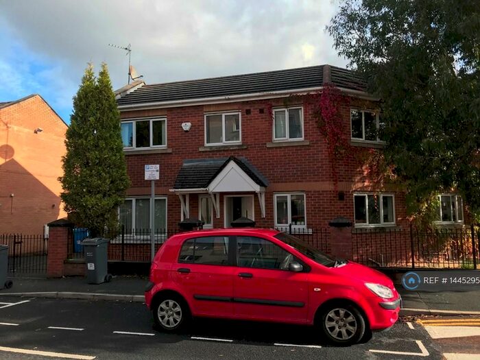 3 Bedroom Semi-Detached House To Rent In Mallow Street, Manchester, M15