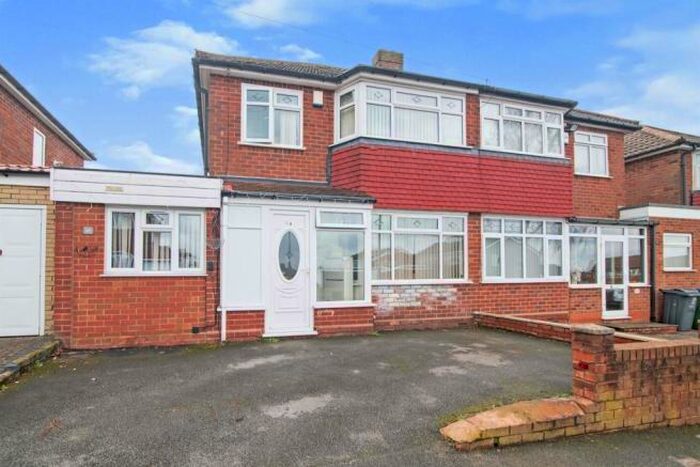 3 Bedroom House To Rent In Rydding Square, West Bromwich, B71