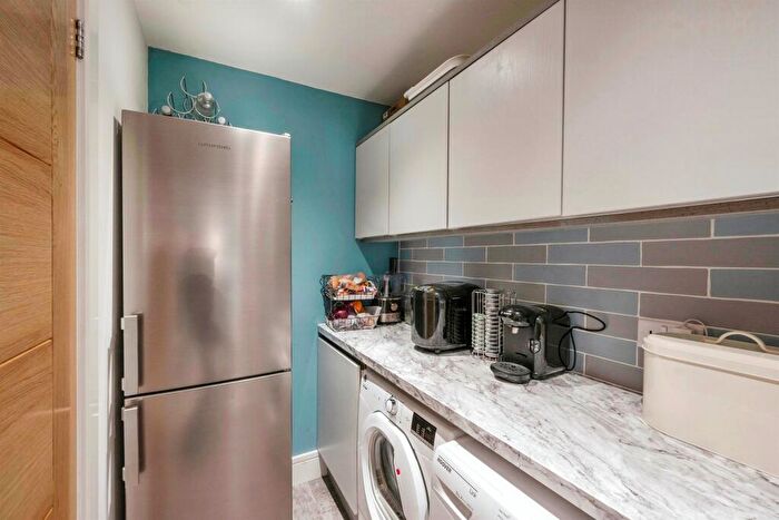 2 Bedroom Bungalow For Sale In Newhall Road, Kirk Sandall, Doncaster, DN3