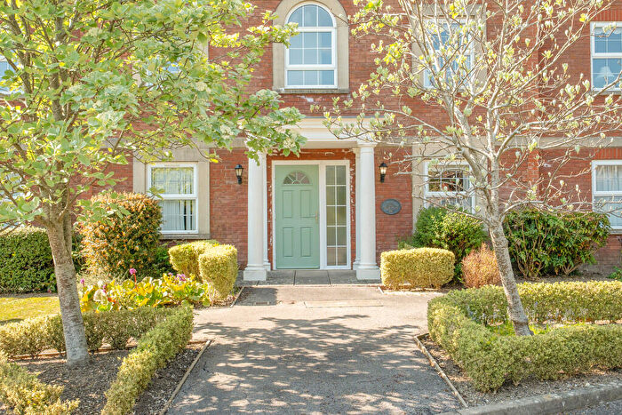 2 Bedroom Flat For Sale In Storrington - Ground Floor Flat, RH20