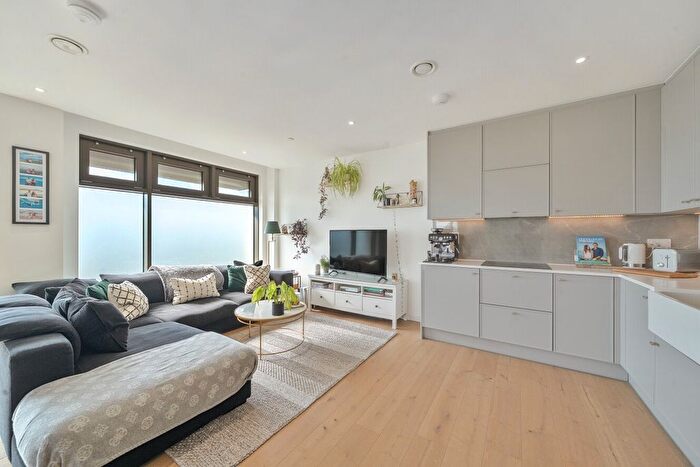 2 Bedroom Flat For Sale In Upper Richmond Road, London, SW15