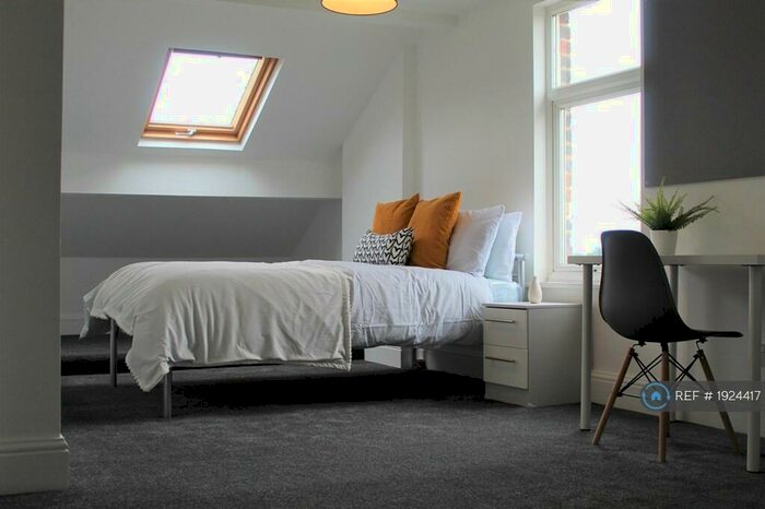 11 Bedroom End Of Terrace House To Rent In Parkfield Street, Manchester, M14