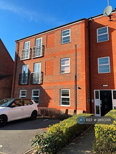 2 Bedroom Flat To Rent In Newport Pagnell Road, Northampton, NN4
