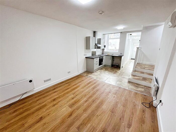 1 Bedroom Apartment To Rent In Llwynypia Road, Tonypandy, CF40