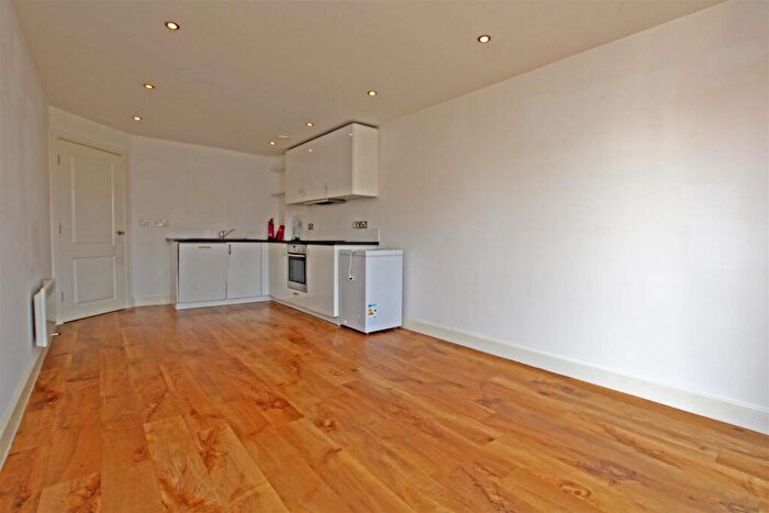 2 Bedroom Apartment To Rent In The Gables, Plains Road, Mapperley, Nottingham, NG3