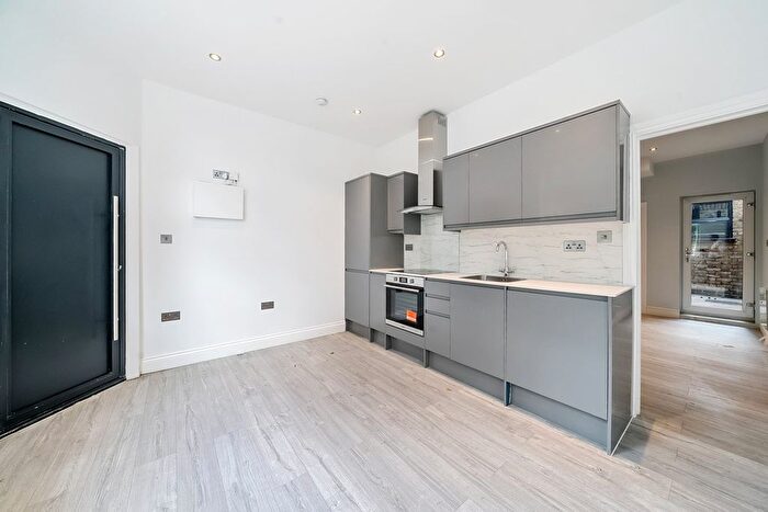 1 Bedroom Flat To Rent In Garratt Lane, Tooting, London, SW17