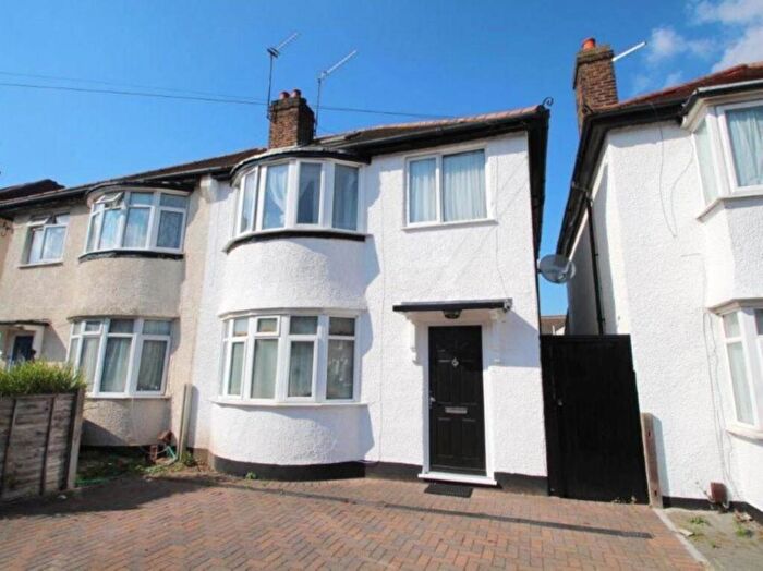 3 Bedroom Semi-Detached House To Rent In Cambridge Road, New Malden, KT3