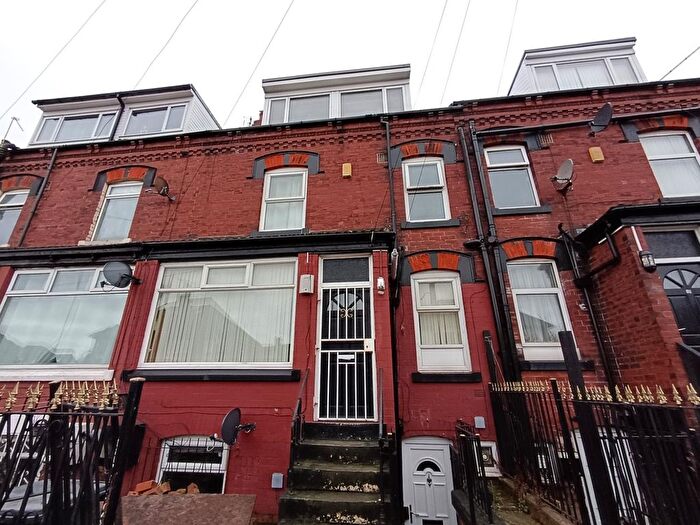 1 Bedroom Studio To Rent In Trafford Grove, Harehills, Leeds, LS9