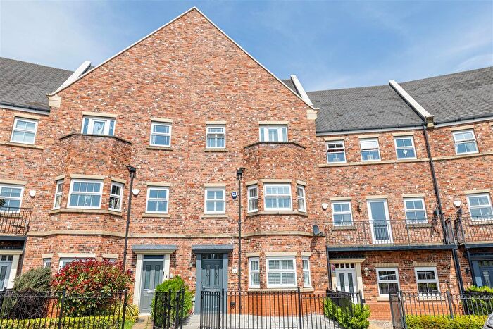 5 Bedroom Terraced House To Rent In Featherstone Grove, Great Park, NE3