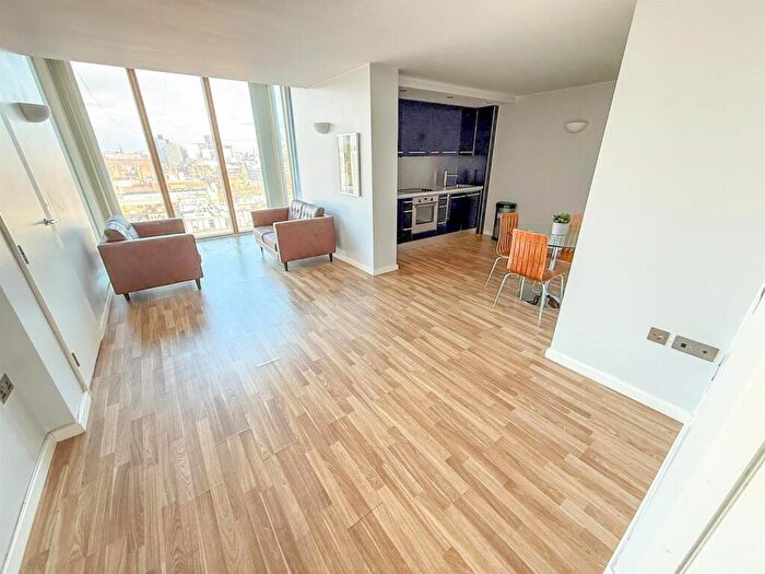 2 Bedroom Apartment To Rent In Wellington Street, Leeds, West Yorkshire., LS1