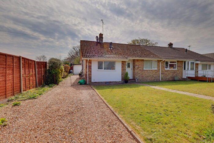 2 Bedroom Semi-Detached Bungalow For Sale In Hawthorn Road, Denmead, PO7