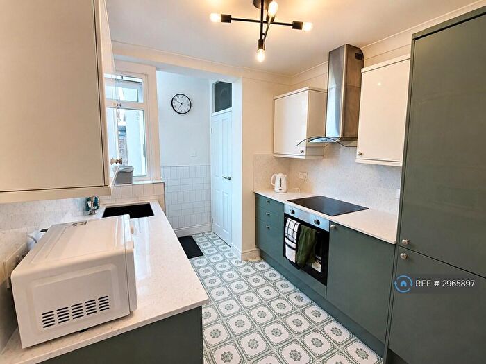 1 Bedroom Flat To Rent In Swanage Road, Southend-On-Sea, SS2