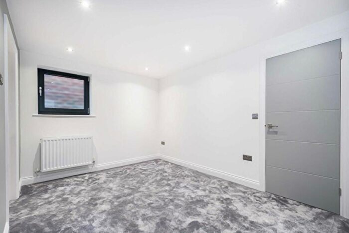 2 Bedroom Flat For Sale In Colney Hatch Lane, London, N10