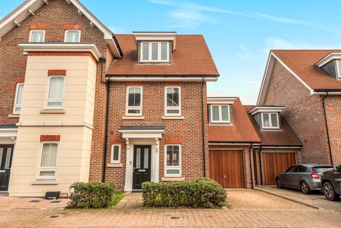 3 Bedroom Property To Rent In Pintail Way, Maidenhead, SL6