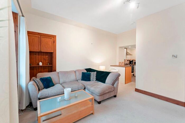 1 Bedroom Flat For Sale In Biggiesknowe, Peebles, EH45