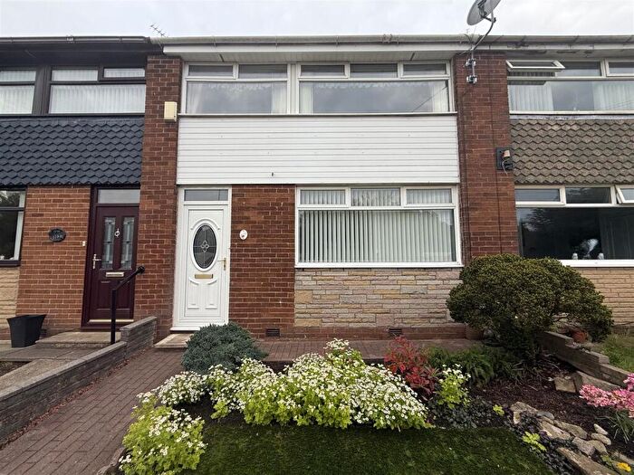 3 Bedroom Town House For Sale In Turner Street, Lees, Oldham, OL4