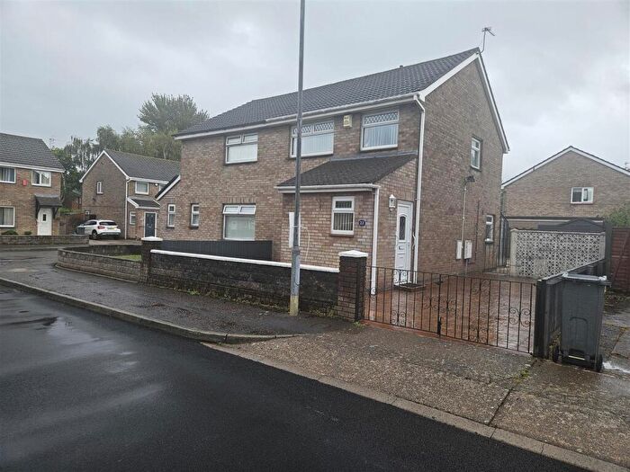 3 Bedroom Semi Detached House For Sale In Avondale Gardens, Grangetown, Cardiff, CF11