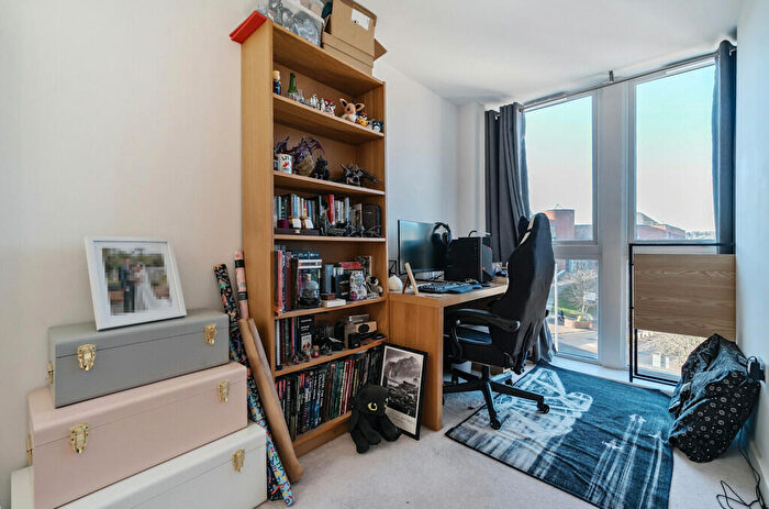 2 Bedroom Apartment For Sale In Tempus Court, Bellfield Road, High Wycombe, HP13