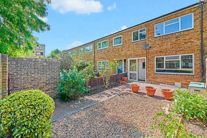 3 Bedroom Property To Rent In Garrick Close, London, SW18