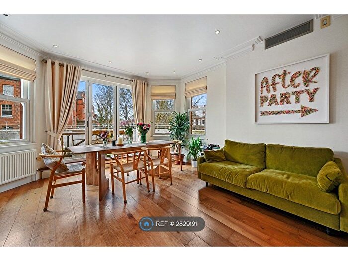 3 Bedroom Flat To Rent In Rosslyn Hill, London, NW3