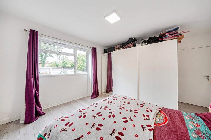 2 Bedroom Flat For Sale In Graham Road, London, SW19