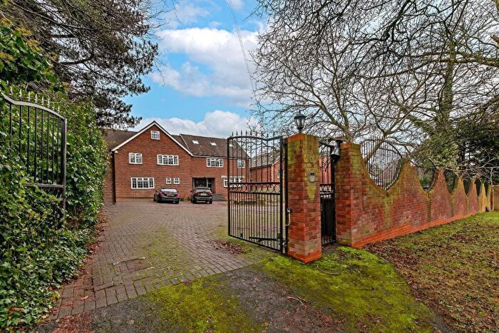 8 Bedroom Detached House For Sale In Barton Road, Luton, LU3