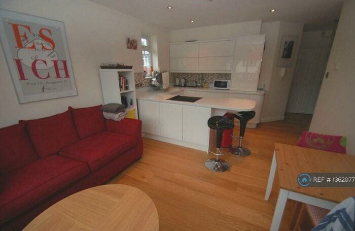 1 Bedroom Flat To Rent In Flora Grove, St Albans, AL1