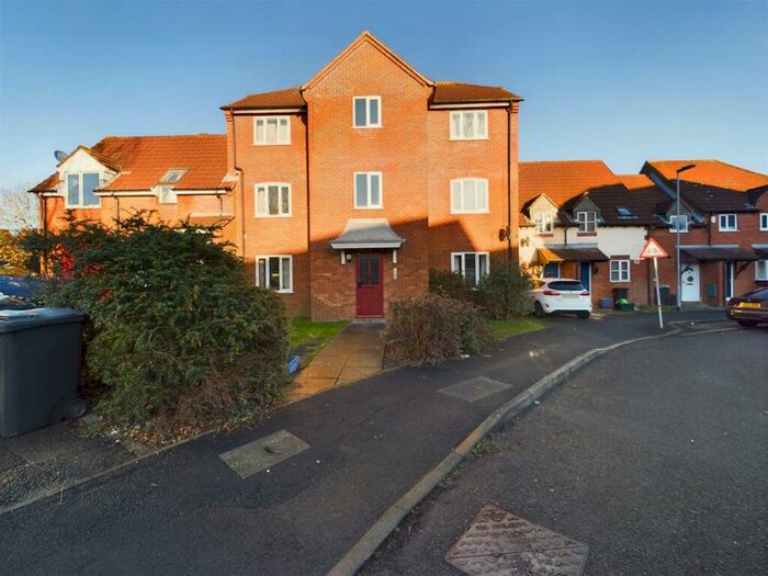 1 Bedroom Apartment To Rent In Stanshaws Close, Bradley Stoke, BS32