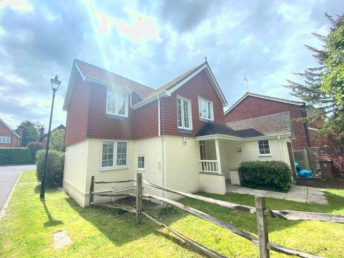 3 Bedroom Detached House To Rent In Barkham Road, Wokingham, Berkshire RG41