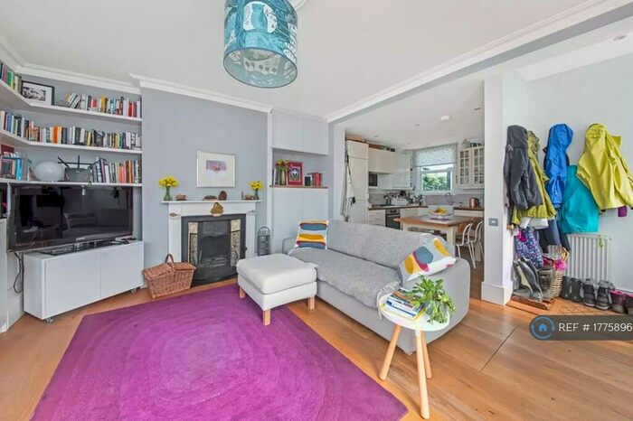 2 Bedroom Maisonette To Rent In Melbourne Grove, London, SE22