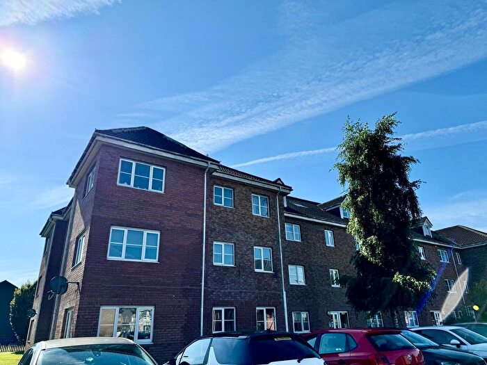 2 Bedroom Flat To Rent In Tullis Gardens, Glasgow, G40