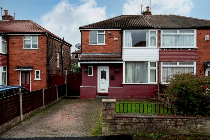 3 Bedroom Semi-Detached House To Rent In Charlbury Avenue, Prestwich, M25