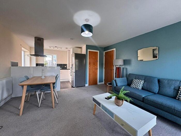 2 Bedroom Flat To Rent In City Road, Old Trafford, M15