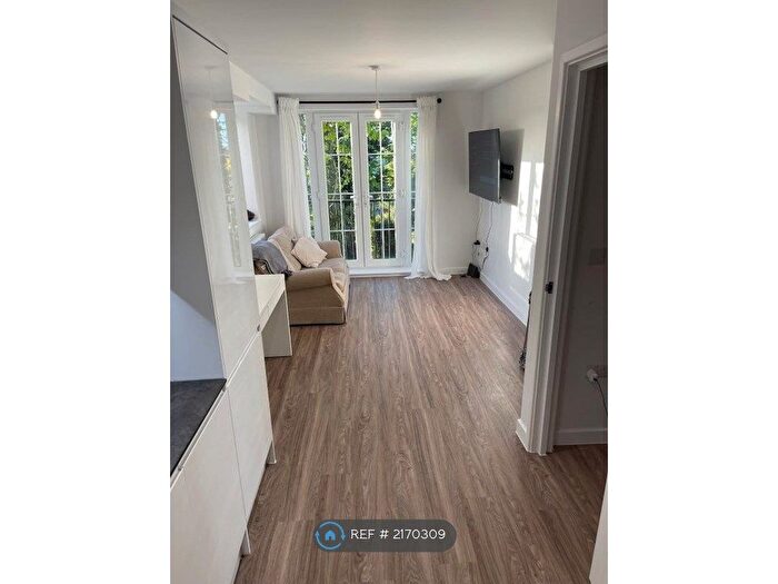 1 Bedroom Flat To Rent In London, London, CR8