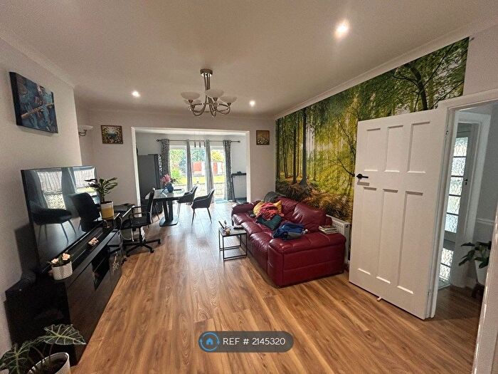3 Bedroom Semi-Detached House To Rent In Forest Side, Worcester Park, KT4