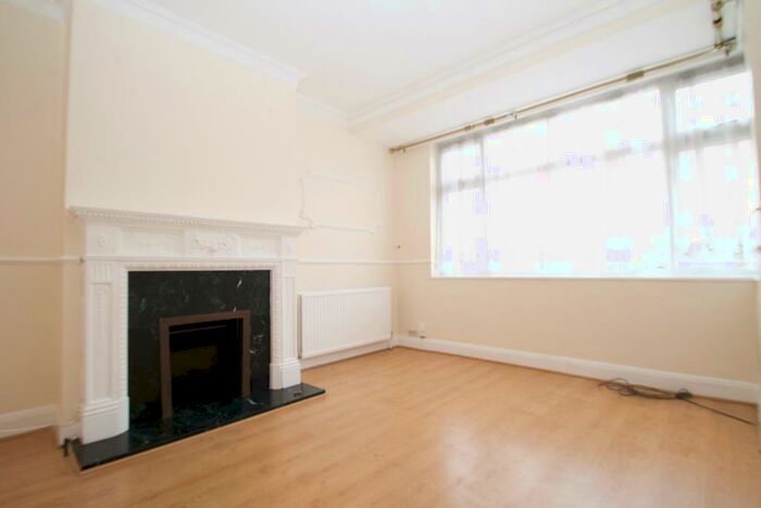 4 Bedroom Terraced House To Rent In Hamden Crescent, Dagenham, RM10