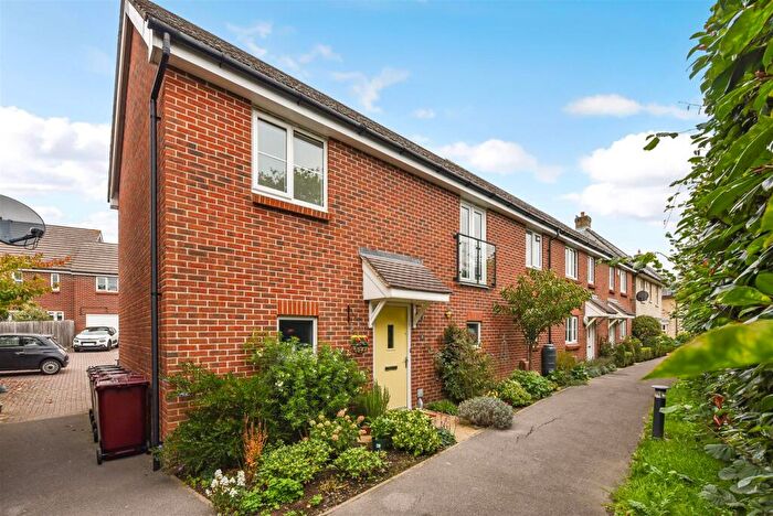 2 Bedroom Apartment For Sale In Fraser Row, Fishbourne, PO18