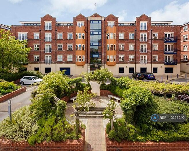 3 Bedroom Penthouse To Rent In Upper Headingley, Leeds, LS16