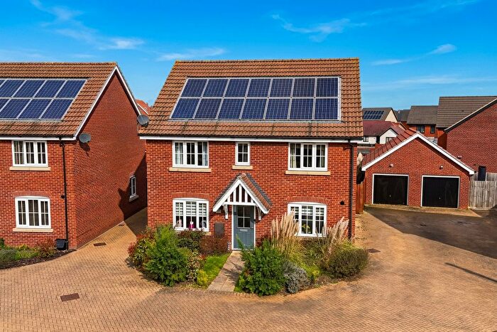 4 Bedroom Detached House For Sale In Swallow Drive, Wymondham, NR18
