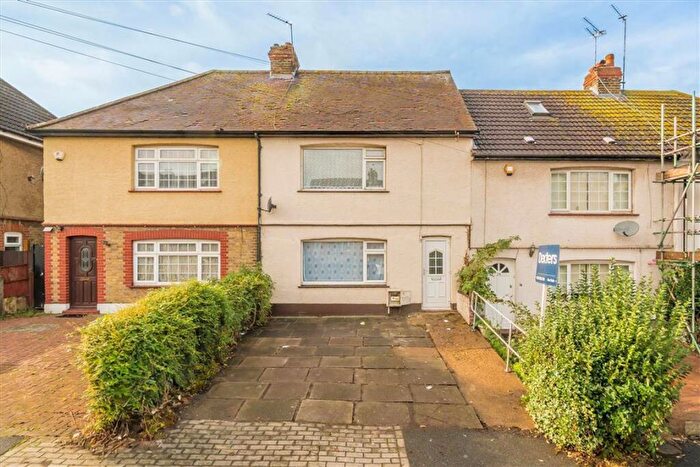 3 Bedroom Terraced House For Sale In Clitterhouse Road, Cricklewood, NW2