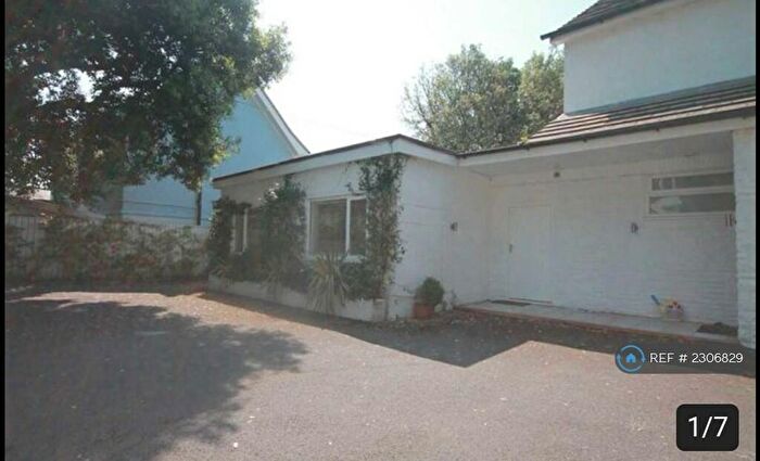 2 Bedroom Flat To Rent In Annex Sandbanks Road, Poole, BH14