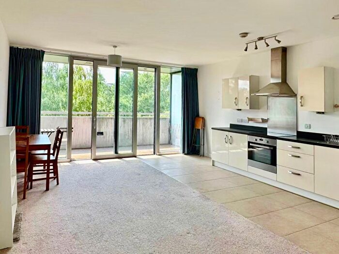 2 Bedroom Flat To Rent In Colonial Drive, Chiswick Park Station, W4