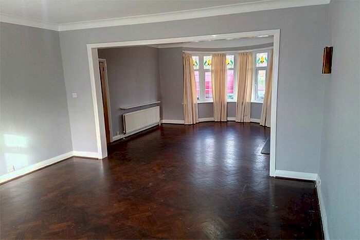 4 Bedroom Semi-Detached House To Rent In Canberra Road, Charlton, SE7