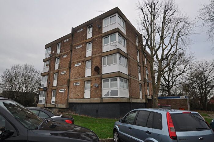 1 Bedroom Flat To Rent In Cathedral Drive, Laindon, SS15